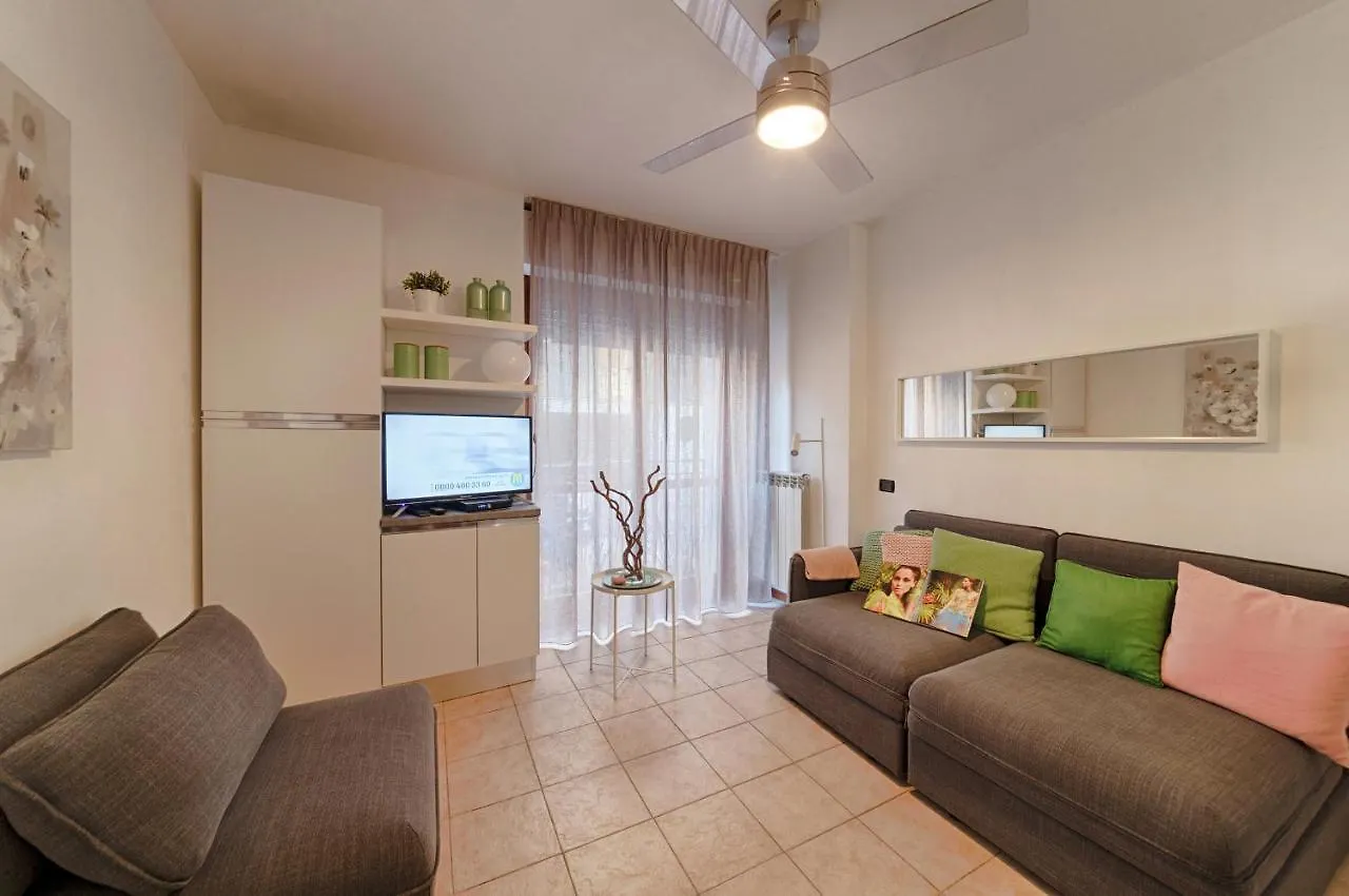 Modern Lakefront 1-Bedroom Apartment Acquaseria 0*,  Italia