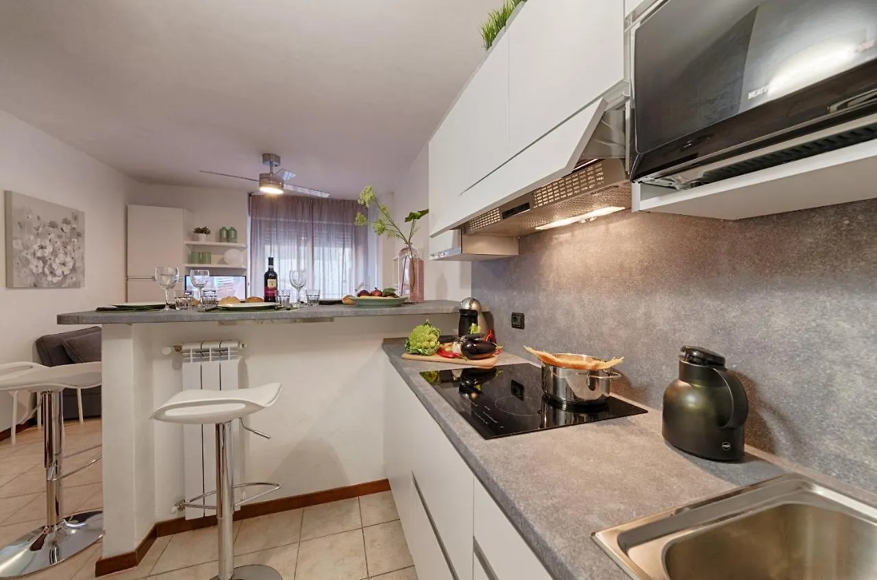 Modern Lakefront 1-Bedroom Apartment Acquaseria 0*,